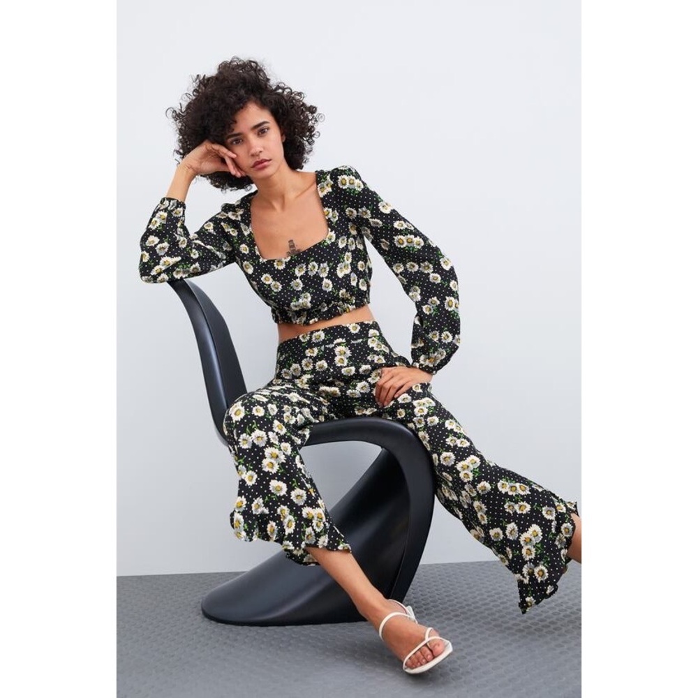 ZARA Daisy Floral Spotted Cropped Top